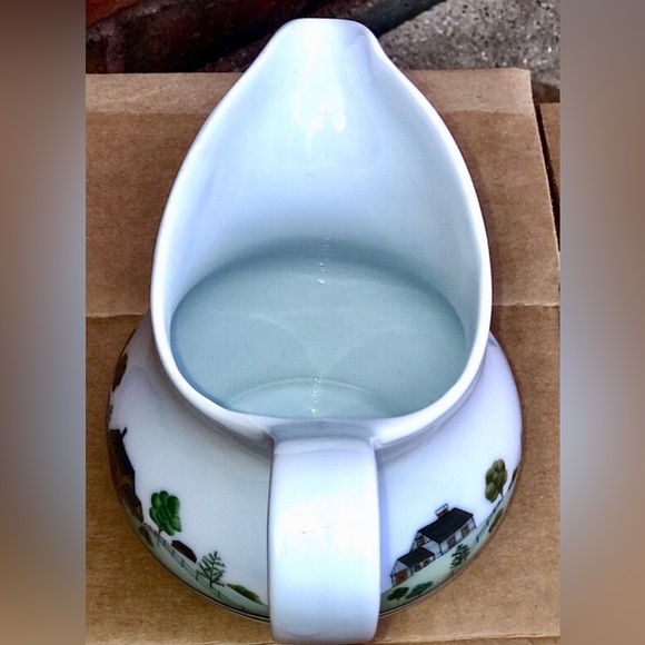 1978 ESTEE LAUDER PORCELAIN Country Living Homestead Farm Ranch House Pitcher - Picture 9 of 10